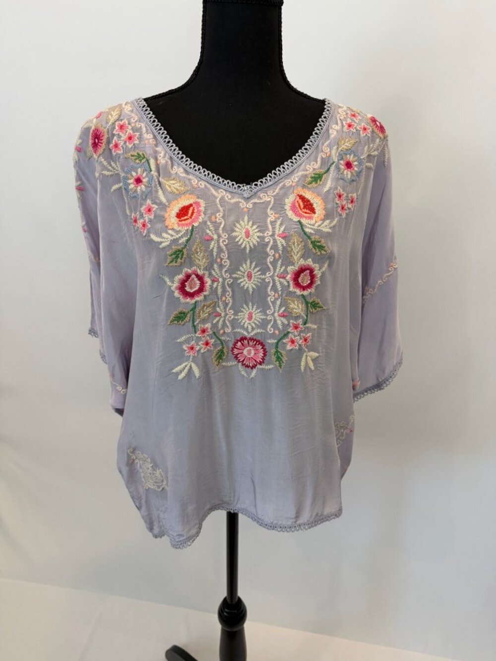 Kyla Seo Ferris Blouse Blue Floral Embroidered Lace Trim Kimono Sleeve L NWT